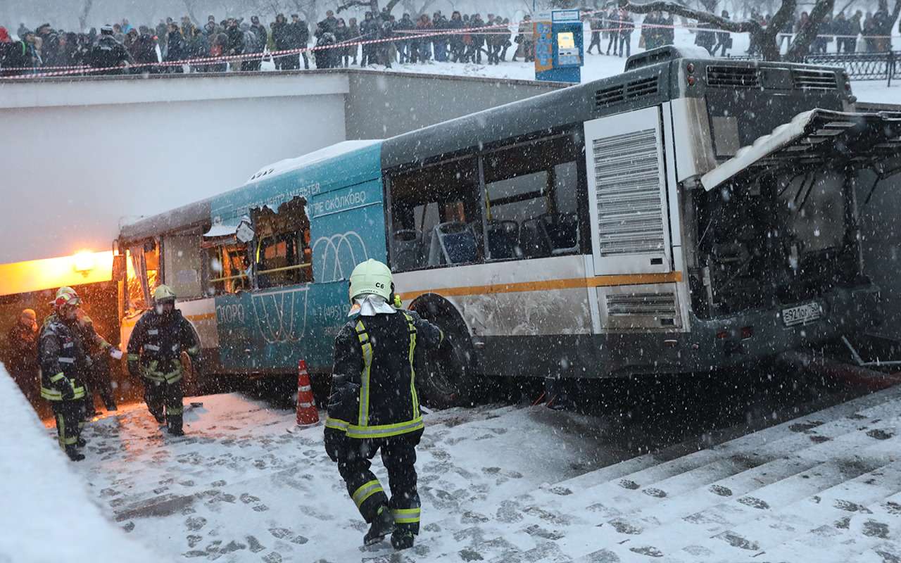 Суд отменил приговор водителю, въехавшему в подземный переход