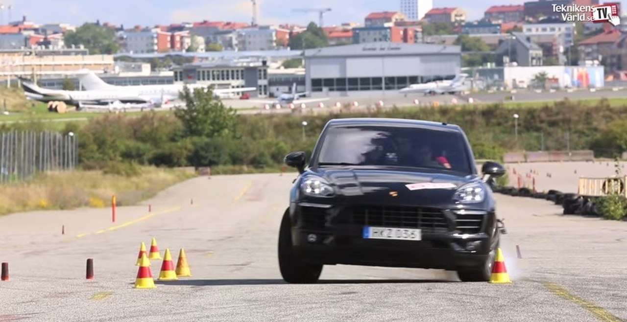 Porsche Macan не справился с «лосиным тестом» (ВИДЕО)