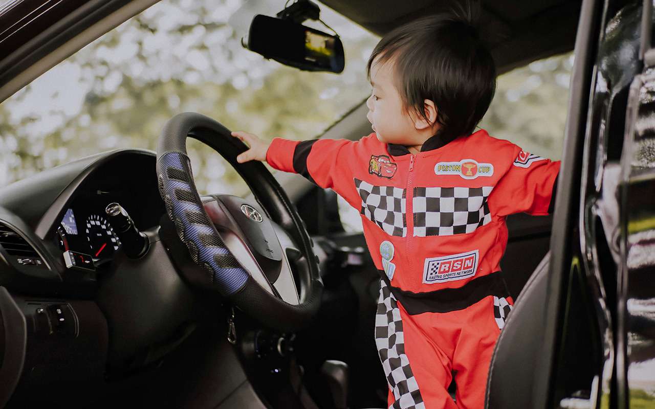 В РФ ужесточат ответственность за передачу детям управления машиной и питбайками