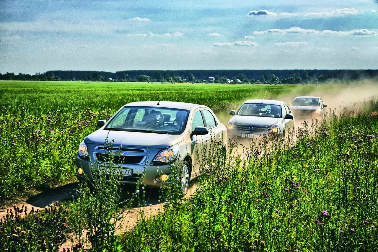 Chevrolet Cobalt, Nissan Almera, Citroen C4 Sedan: по порции поджарки