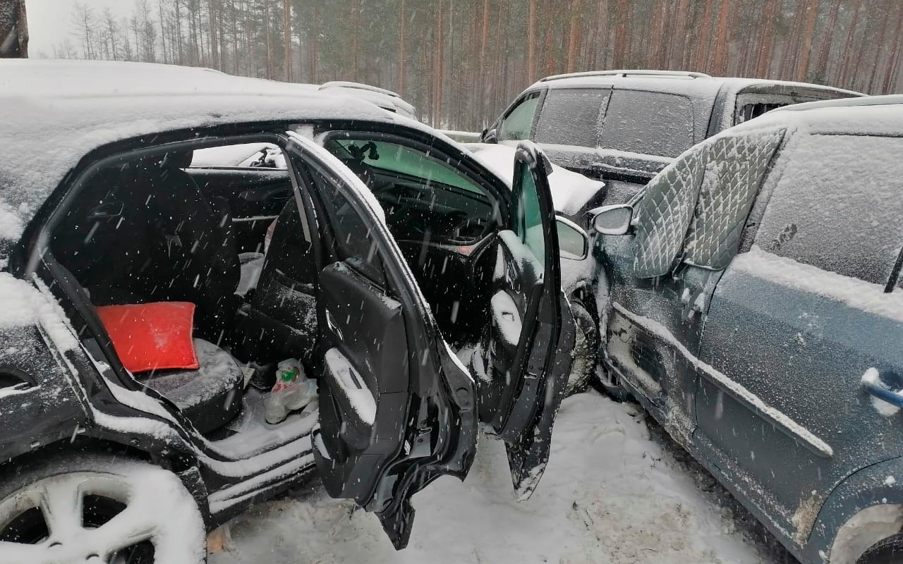 На трассе М11 произошло рекордное ДТП: столкнулся 41 автомобиль