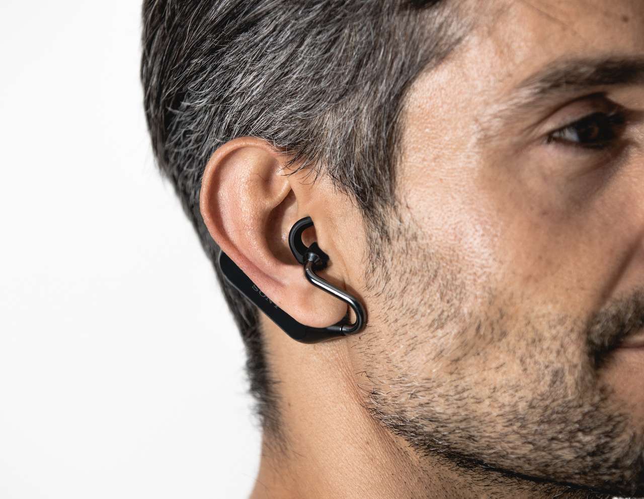 Sony представила гарнитуру для водителей. По цене смартфона