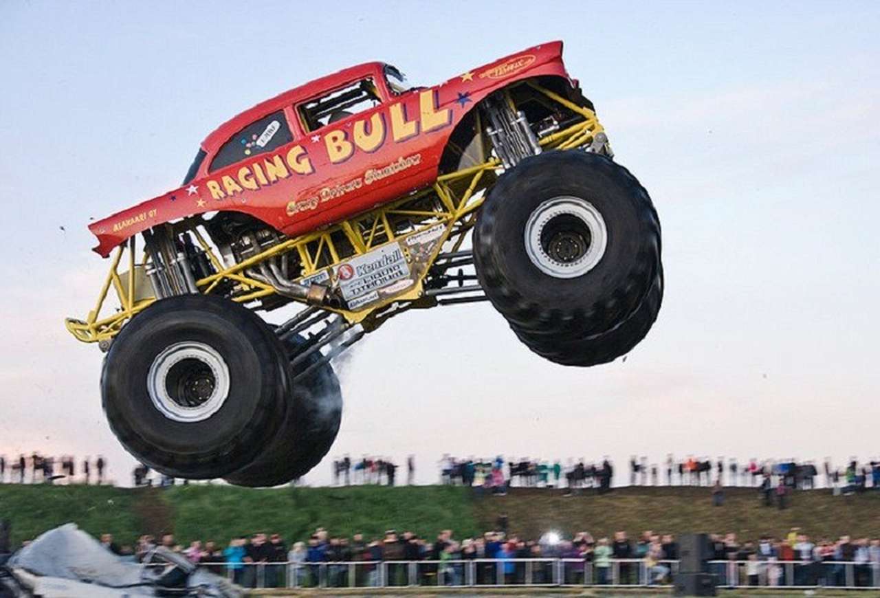 Монстры в городе!