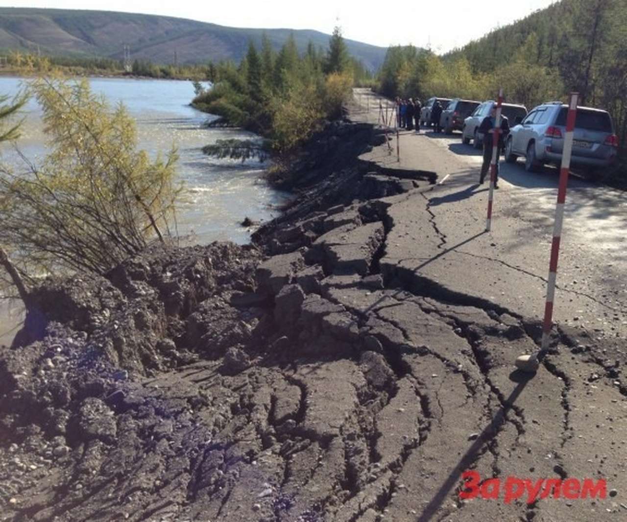 Машины из затопленного Хабаровска будут выбираться по железной дороге