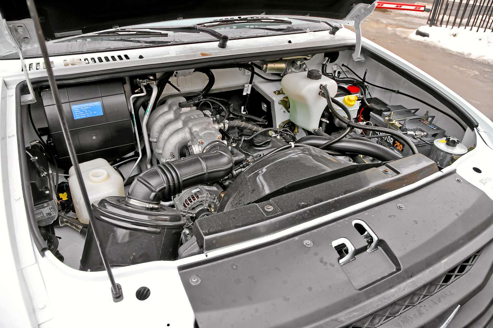 уаз патриот дизель 2014 под капотом. под капотом патриота. моторный отсек уаз патриот. уаз патриот 2. под капотом патриота.