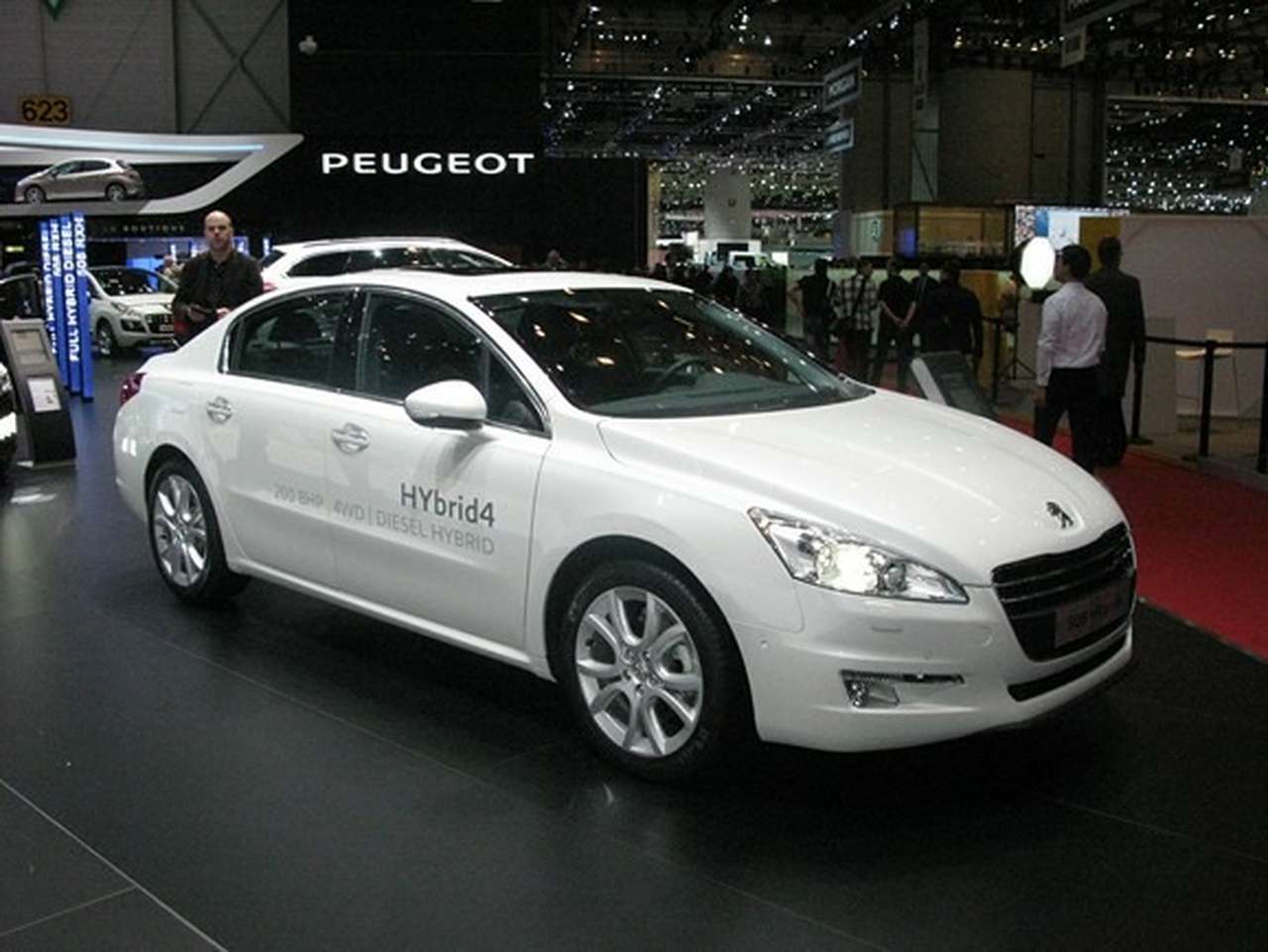 Peugeot представил третий дизельный гибрид