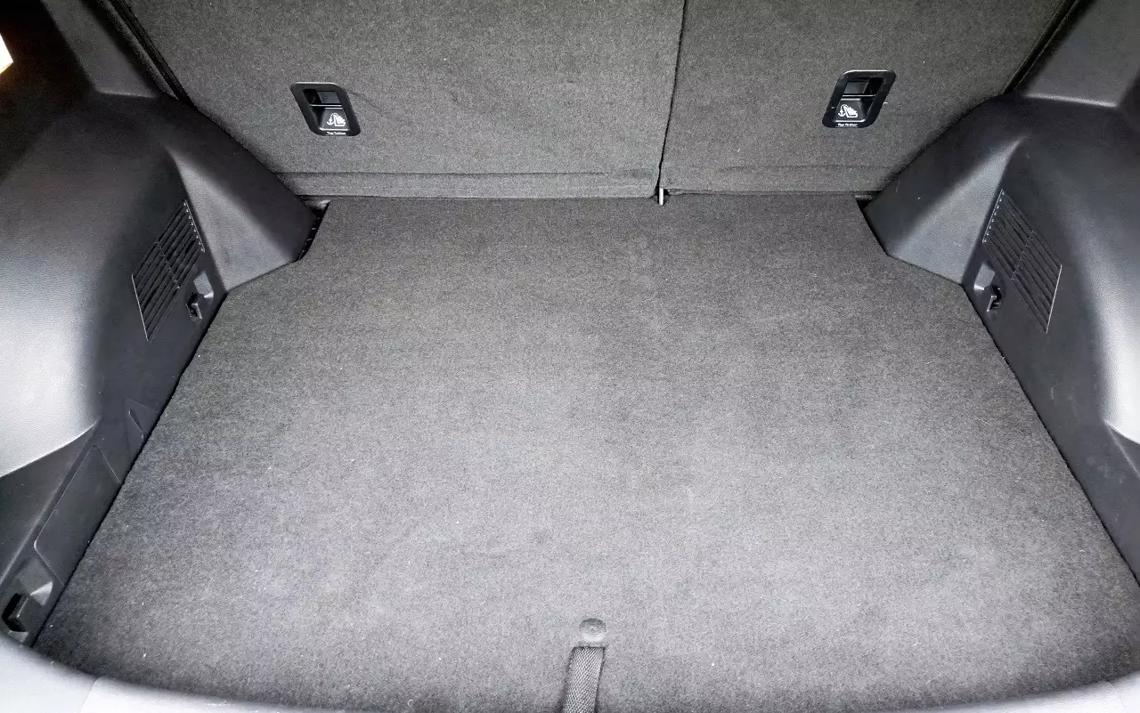 Фальшпол в багажнике.