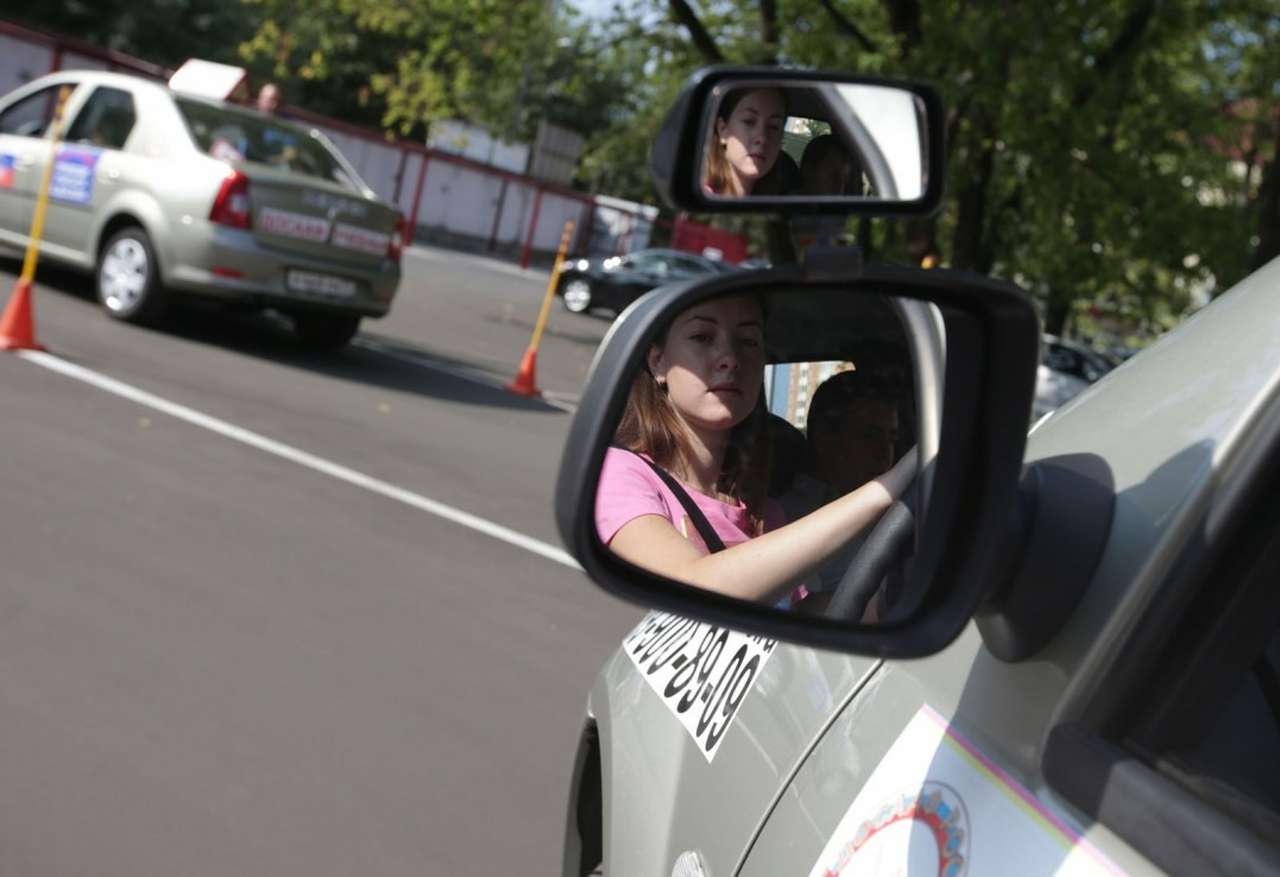 Инструкторов автошкол могут отправить на курсы психологии