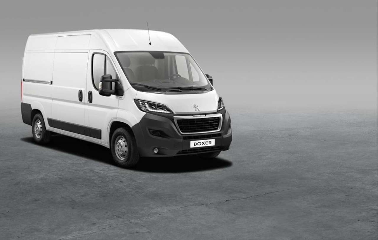 Объявлены цены на обновленный Peugeot Boxer