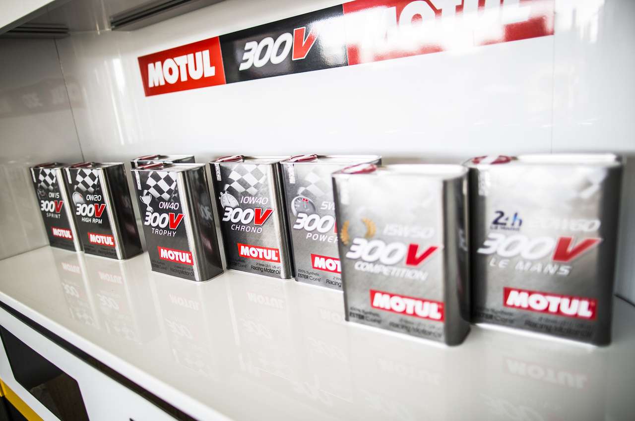 Эстеровые моторные масла нового поколения: забываем о задирах