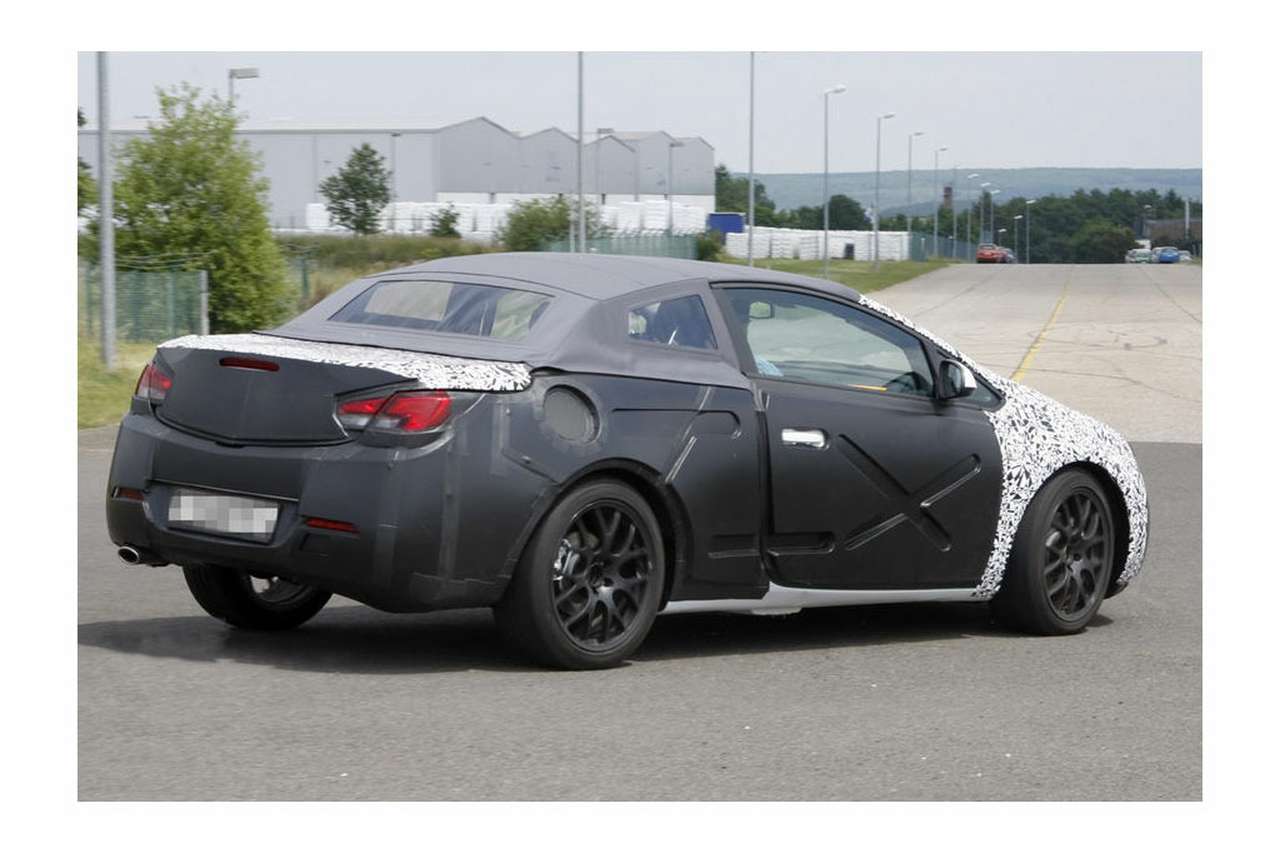 Первые шпионские фото кабриолета Opel Astra