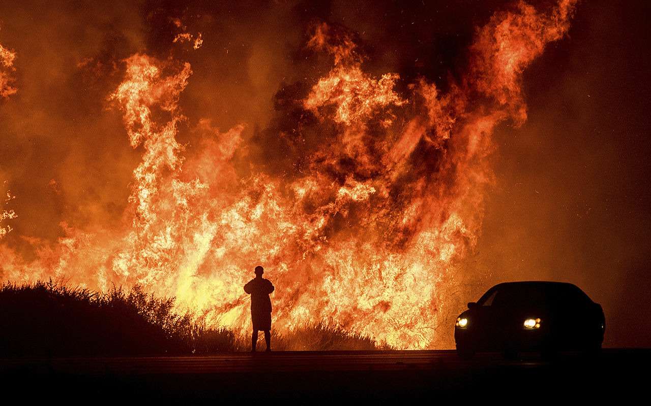 Road to Hell: автомобилисты Лос-Анджелеса выкладывают в Сеть шокирующие видео пожара