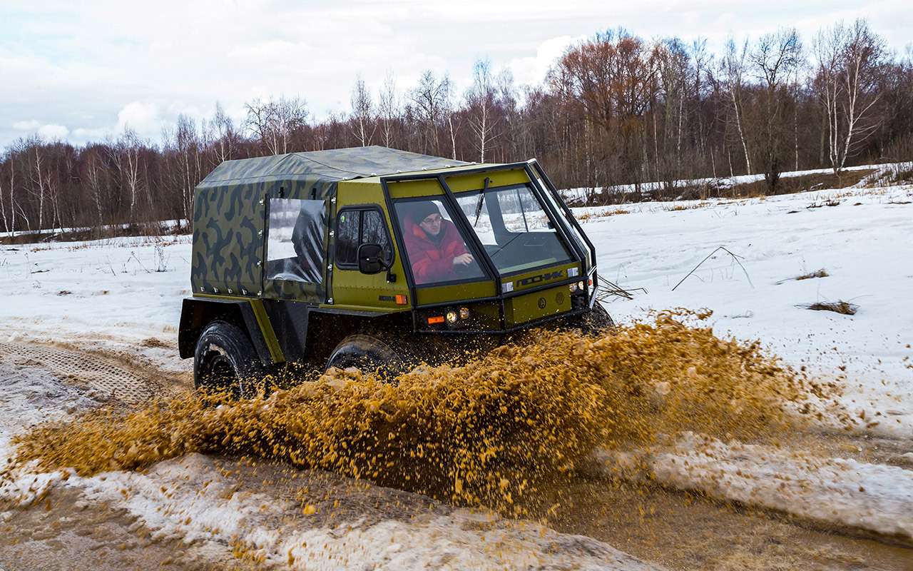 Силовая защита передней части – опция за 11 500 рублей. Тент – базовое оснащение. На арки колес крепят широкие пластиковые крылья. Лесник остается чистым даже после вылазок в серьезную грязь.