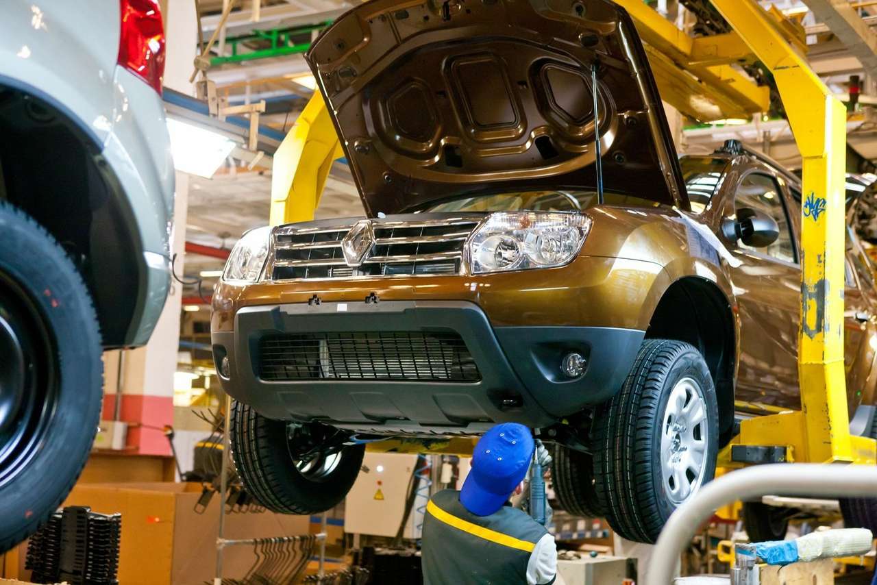 Выпуск легковых автомобилей в РФ в январе снизился из-за падения спроса