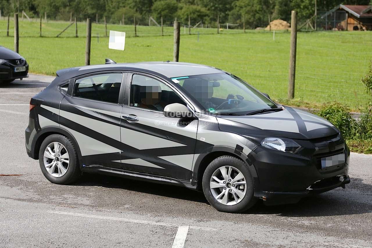 Новый компактный кроссовер Honda HR-V замечен в Альпах