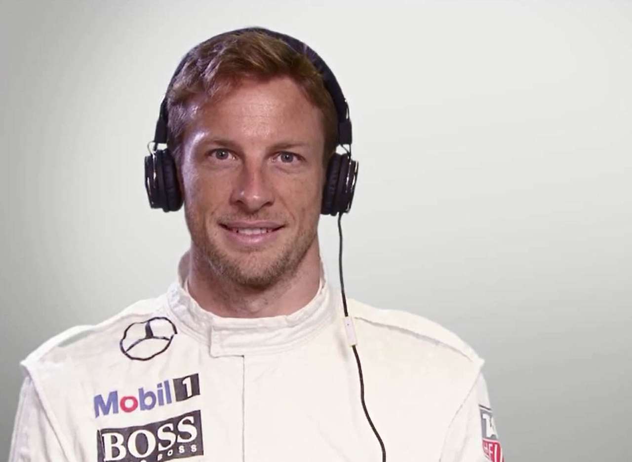 Гонщик команды McLaren пытался угадать звуки, характерные для России (ВИДЕО)