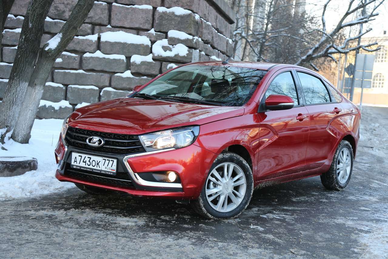 Lada Vesta из парка ЗР: мы ездим — вы спрашиваете