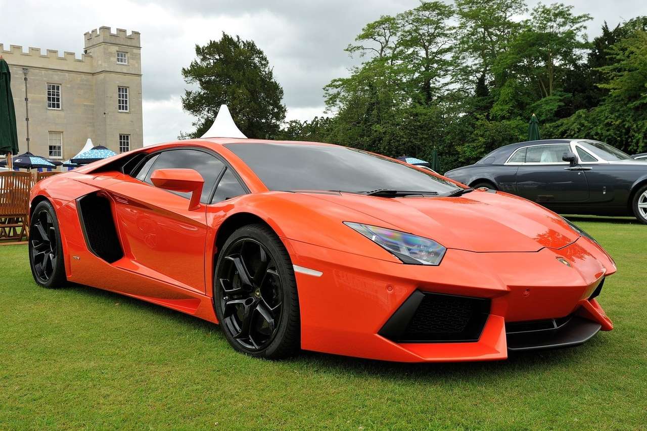 Обновленный Lamborghini Aventador поедет на шести цилиндрах