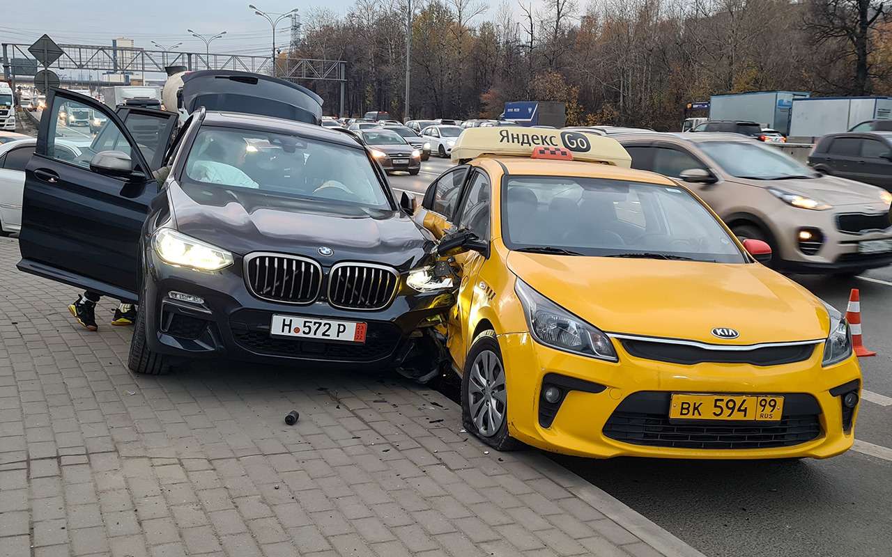 Иностранцы портят статистику: ГИБДД посчитала ДТП за 10 месяцев