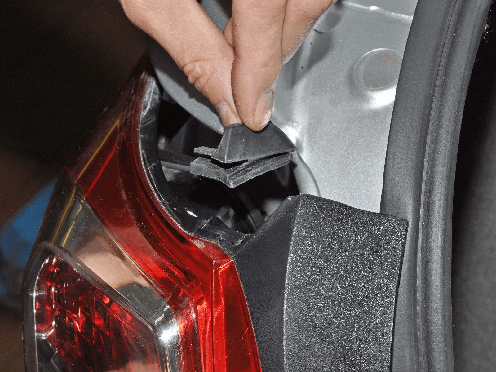 Как поменять лампочку стоп сигнала на шевроле круз седан - 94 фото