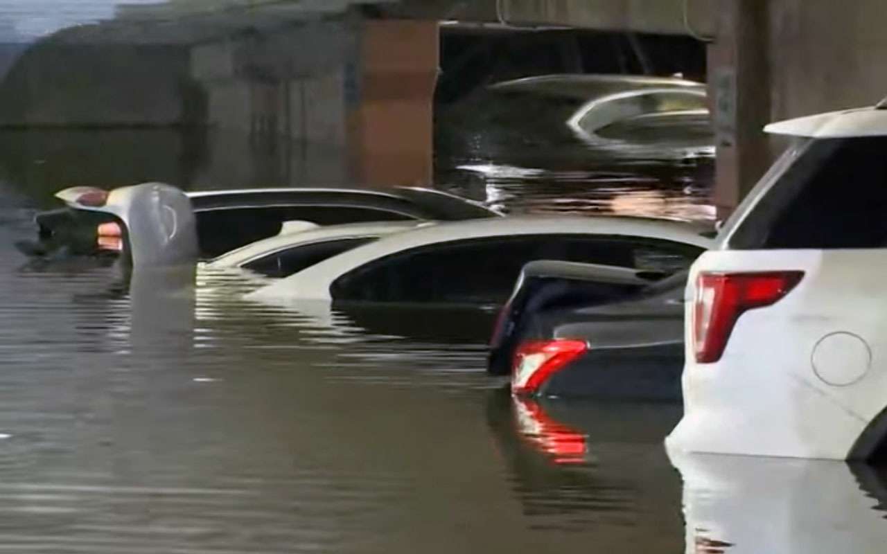 Как утопить автомобили: нужны ливни и криворукие инженеры