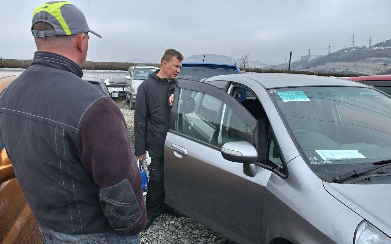 Владельцы кинулись распродавать ввезенные по параимпорту машины — а что случилось?