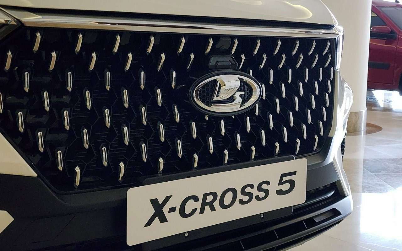 Сколько будет стоить Lada X-Сross 5: прогноз продавцов