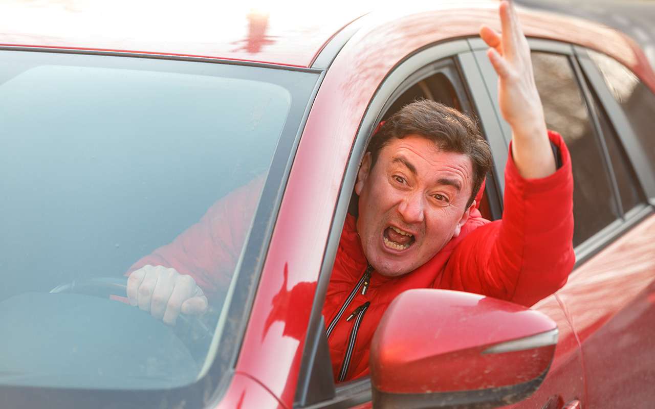 Левую руку на руль, правую — на сиденье. Секретная техника релакса для водителя