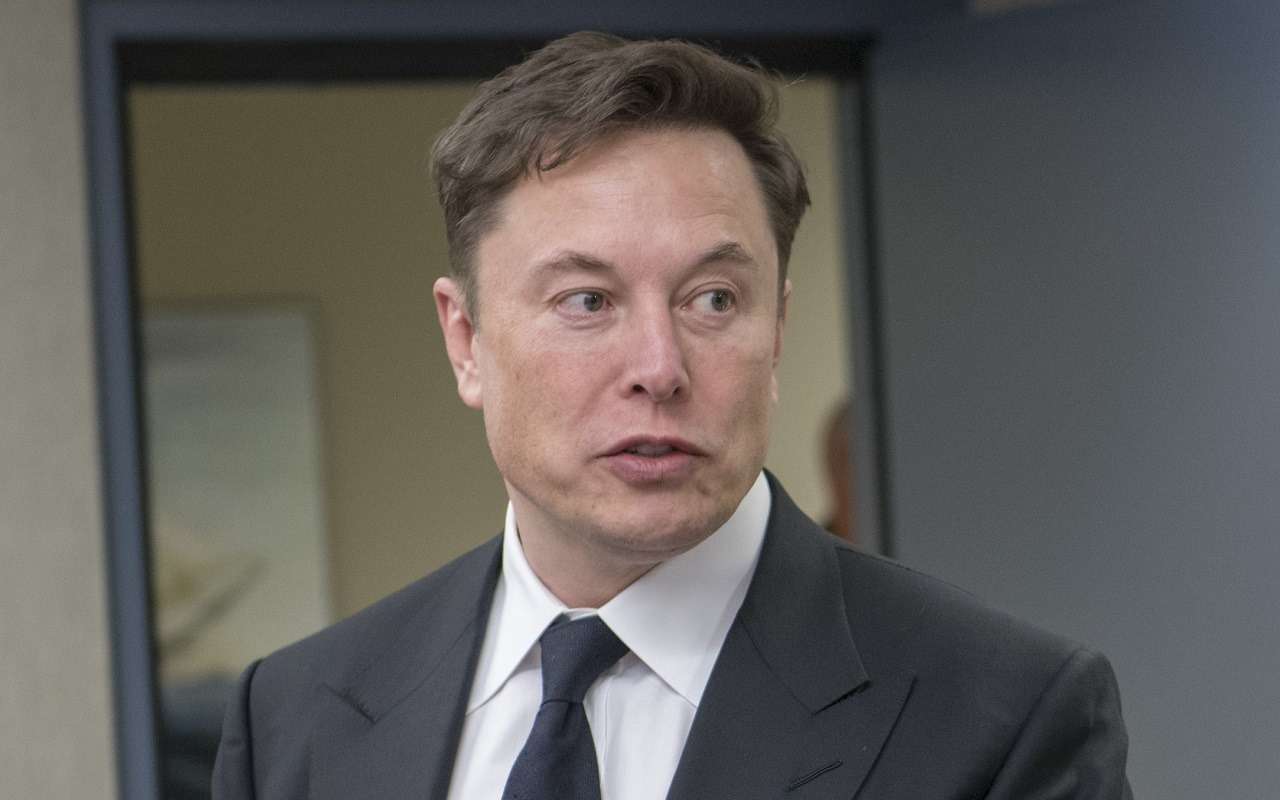 Илон Маск: устройствам Apple не место в компании Tesla