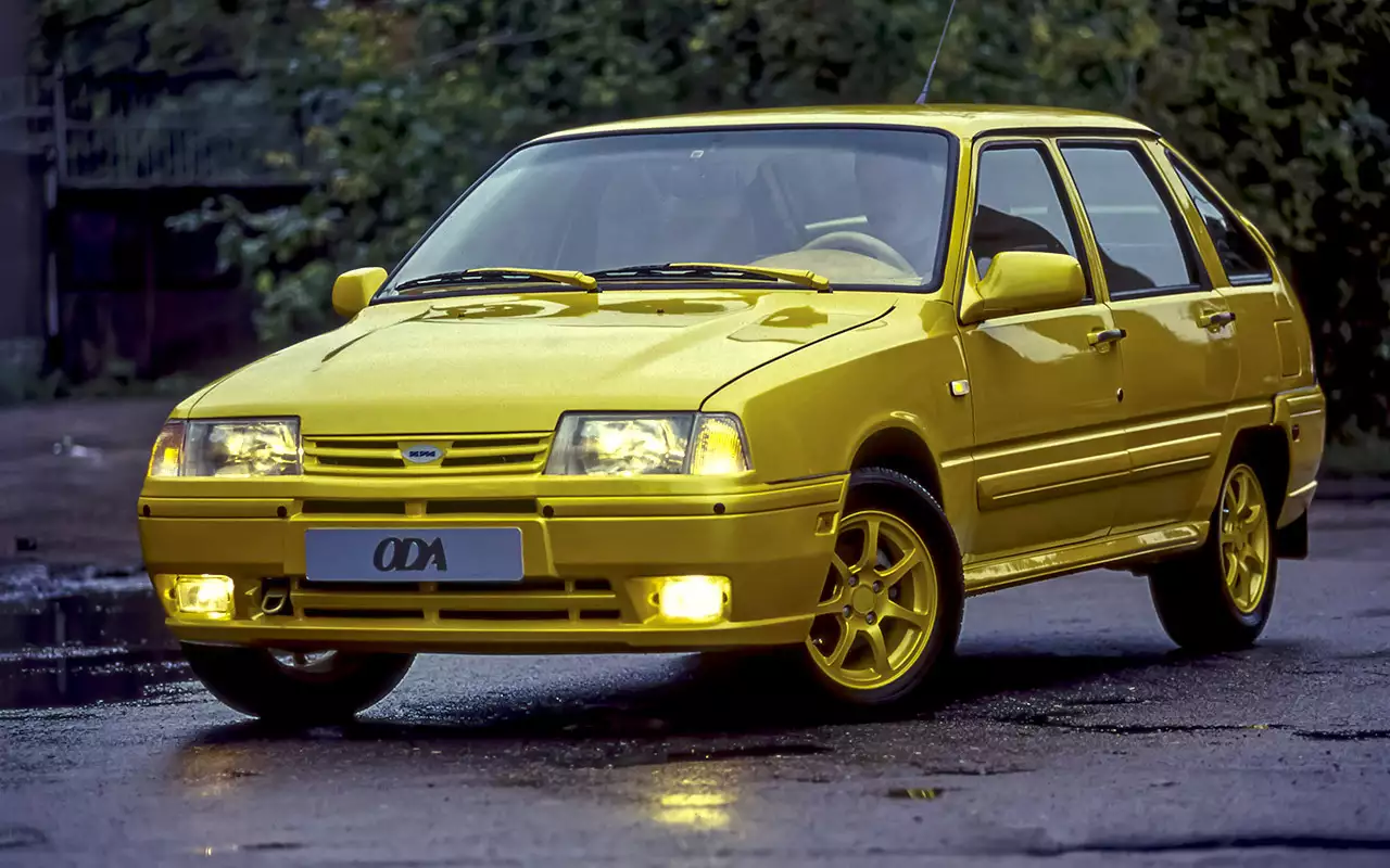 Одна из последних попыток оживить спрос – люксовый вариант Оды ИЖ‑2126.