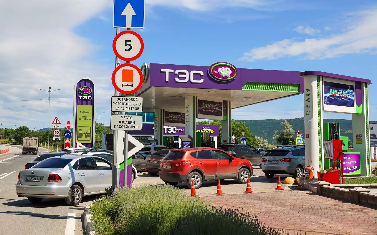 Чтобы залить бензин, теперь нужно отстоять цифровую очередь — в Севастополе ввели QR-коды на топливо