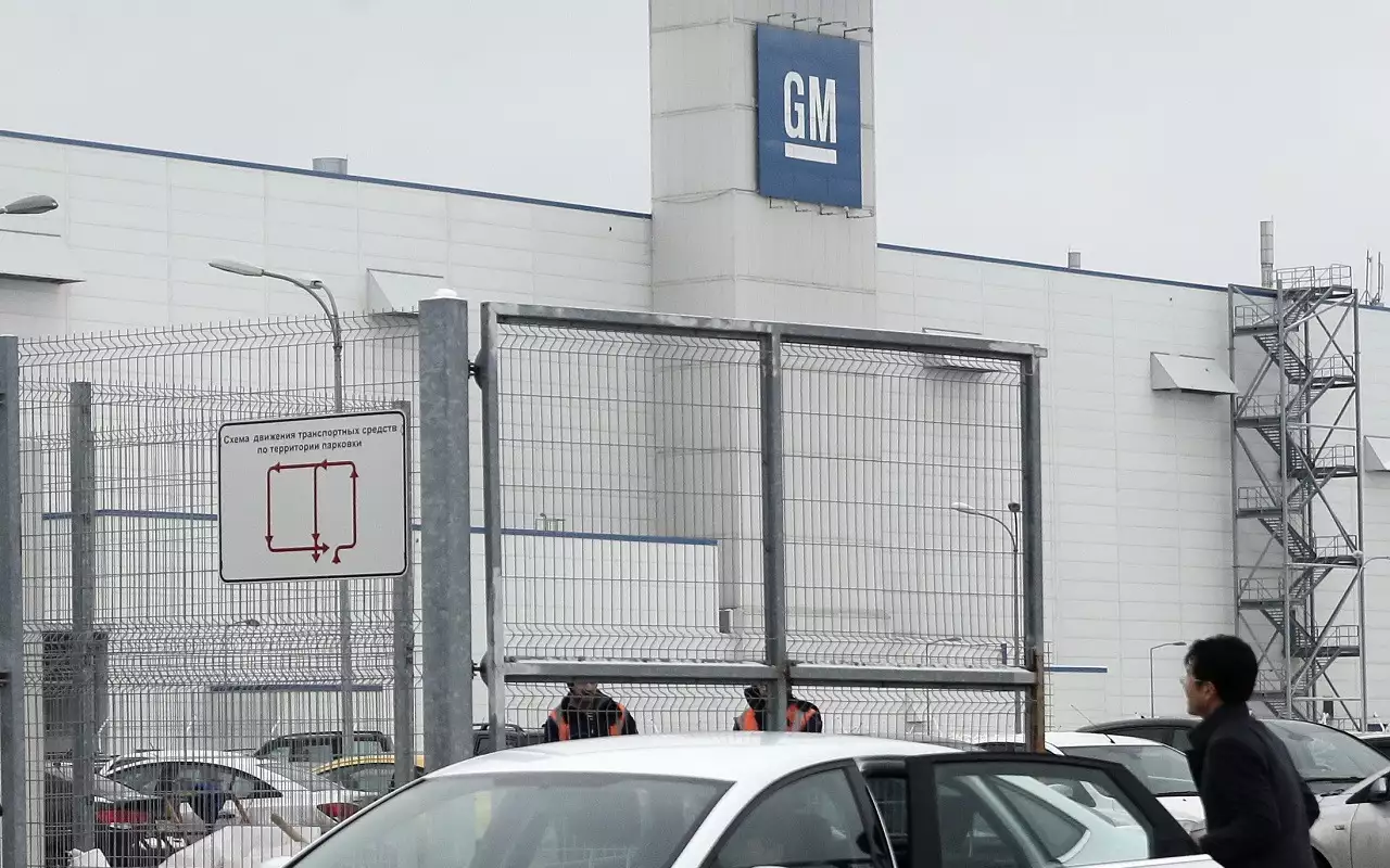 Бывшие заводы Toyota и GM в Петербурге снова работают: какие авто там собирают?