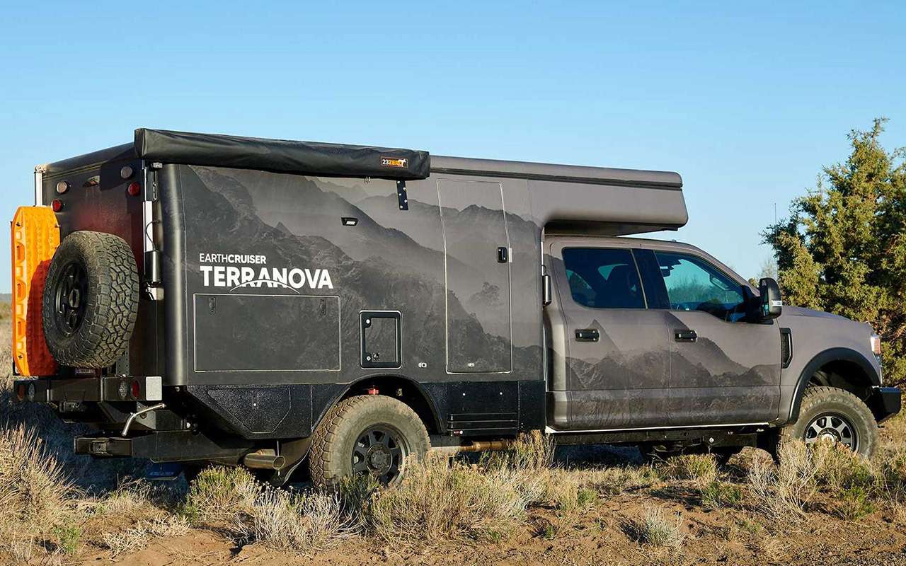 Гигантская квартира на колесах — пикап с надстройкой