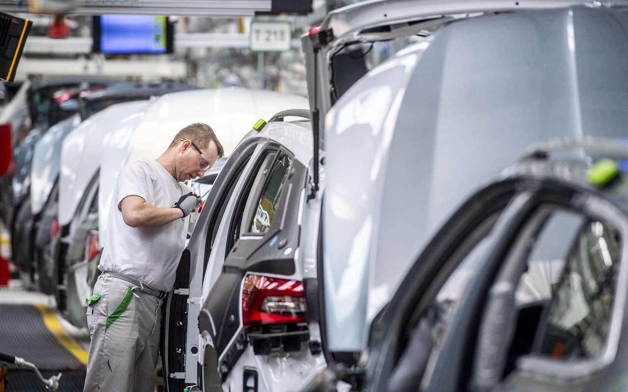 Сборочная линия на заводе Skoda в Квасинах, Чехия