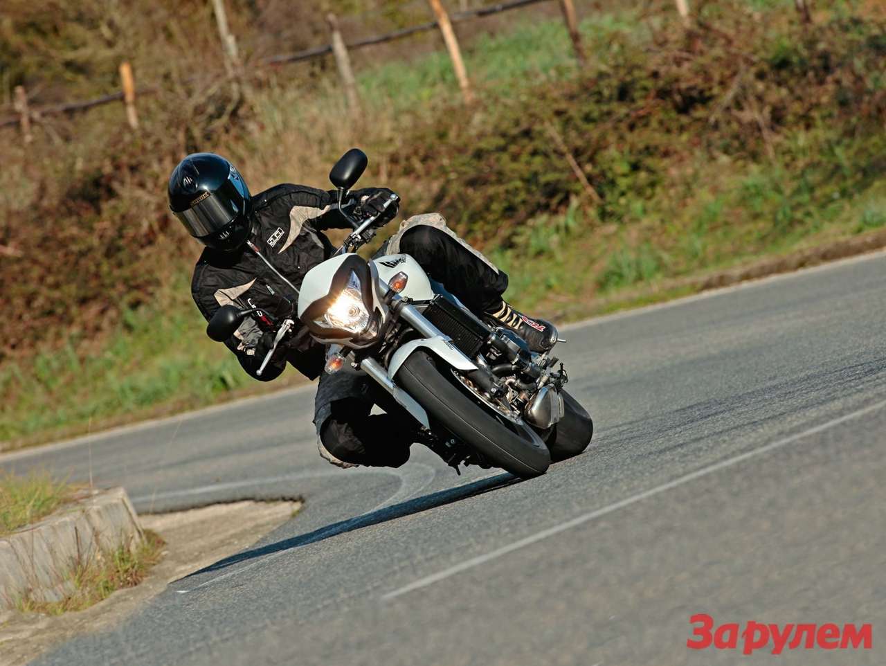 Honda CB600F Hornet: родстер, 2011 г., 600 см³, 102 л.с., 200 кг, 406000 руб.