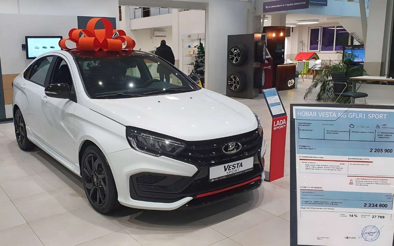 Заглянули к дилеру АВТОВАЗа: сколько реально стоят Лады прямо сейчас?