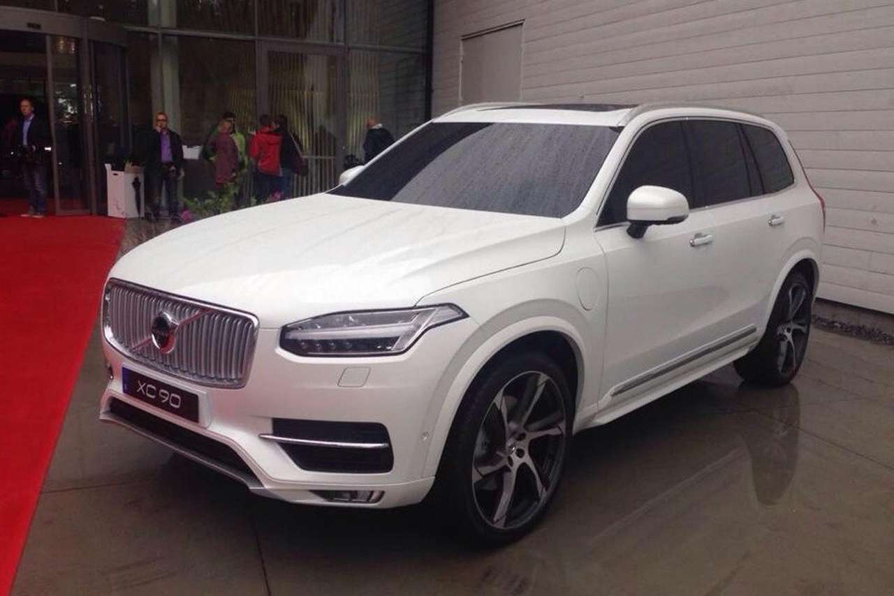 Новый Volvo XC90 дебютировал в Стокгольме сразу с российским ценником