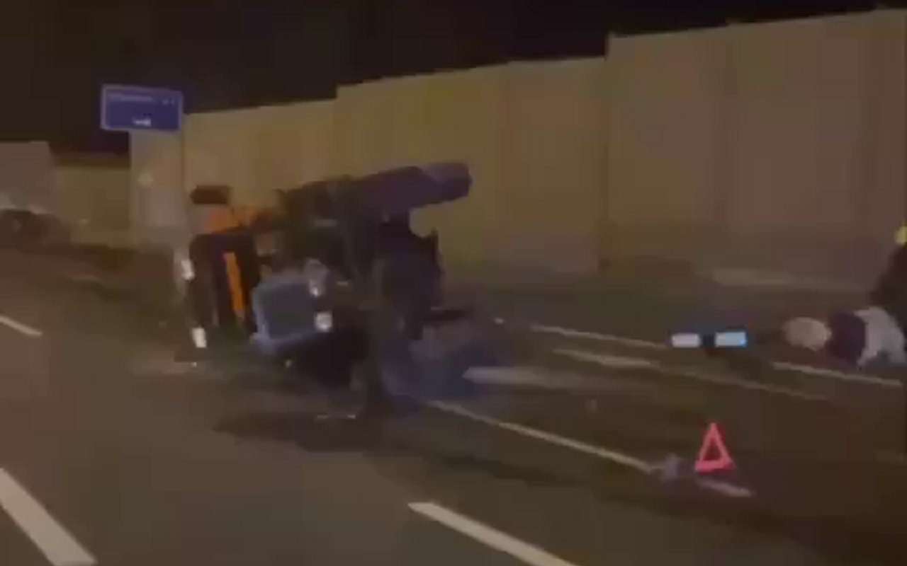 Необычное ДТП в Москве – маслкар против трактора (видео)