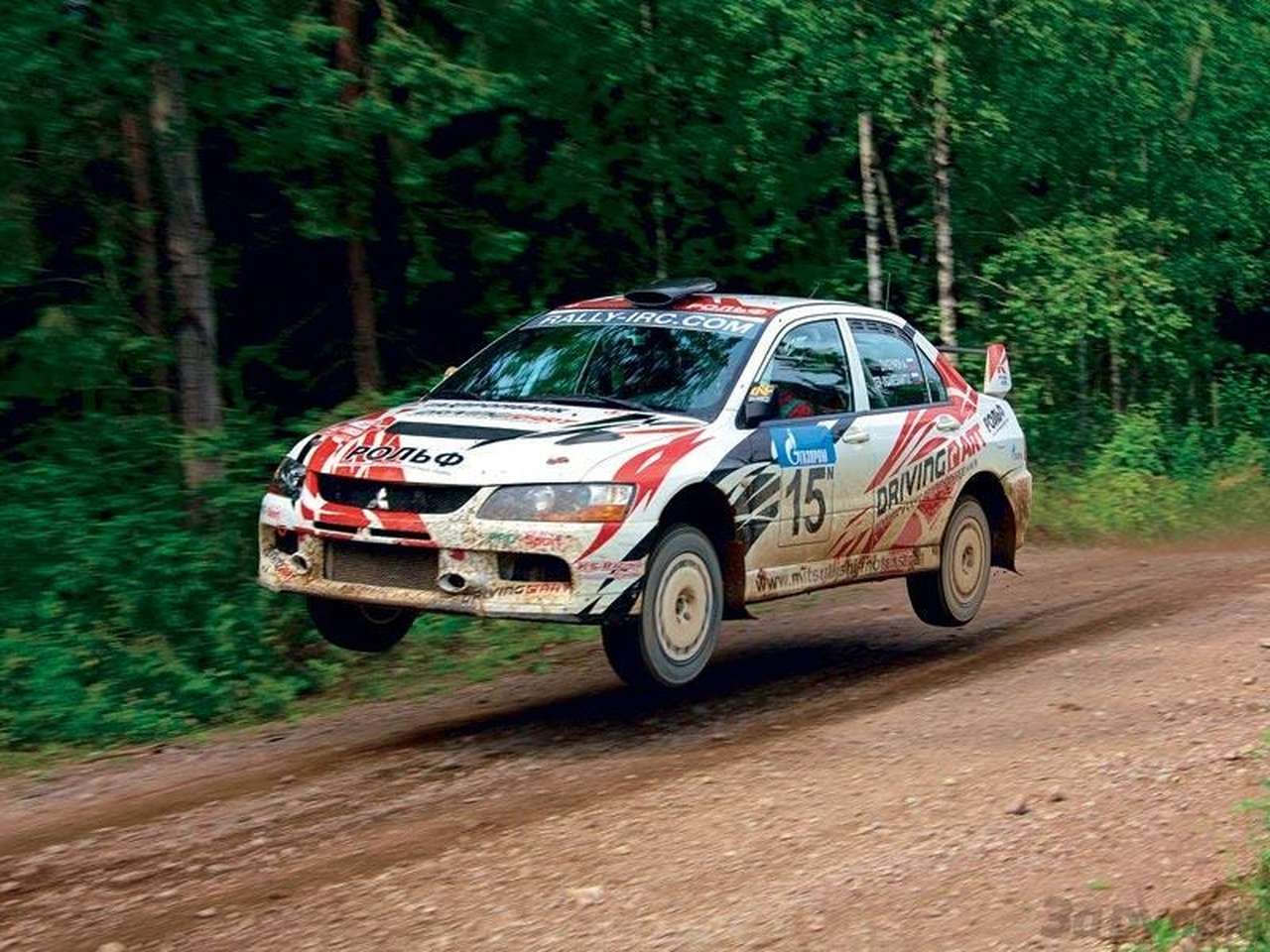 Андрей Жигунов после вылета с трассы и ремонта продолжил гонку по SupeRally, поднялся до двенадцатого места, но в итоге все равно не добрался до финиша.