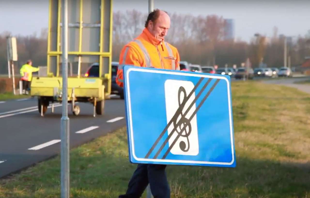 В Голландии демонтировали поющую дорогу. Жители от нее сходили с ума