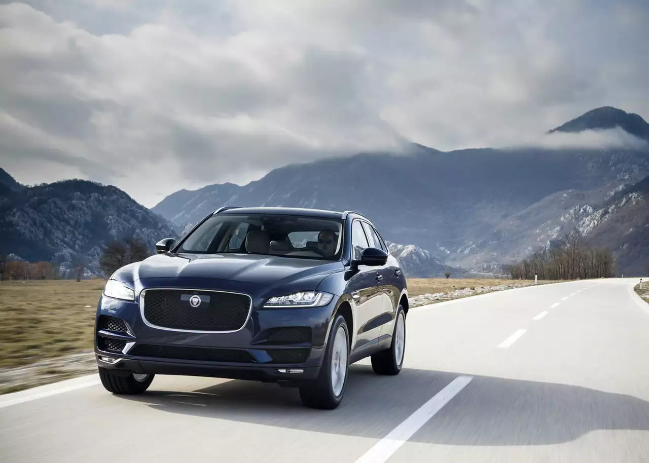 Экономия и сила: Jaguar F-Pace разжился новыми двигателями