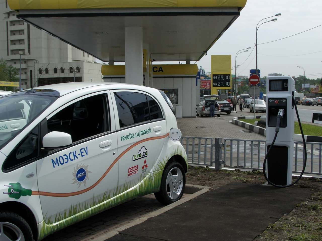 Электромагнитные поля в электрокарах безопасны для здоровья