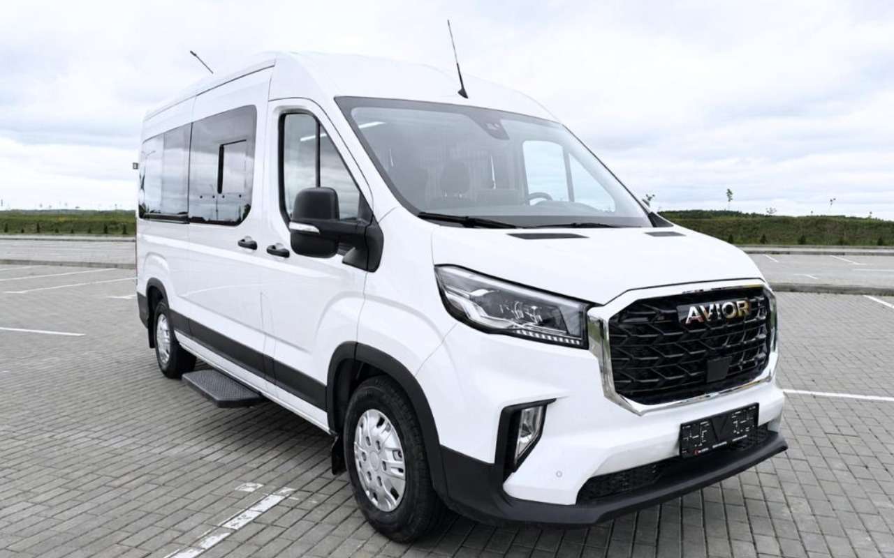 Avior Touring Bus