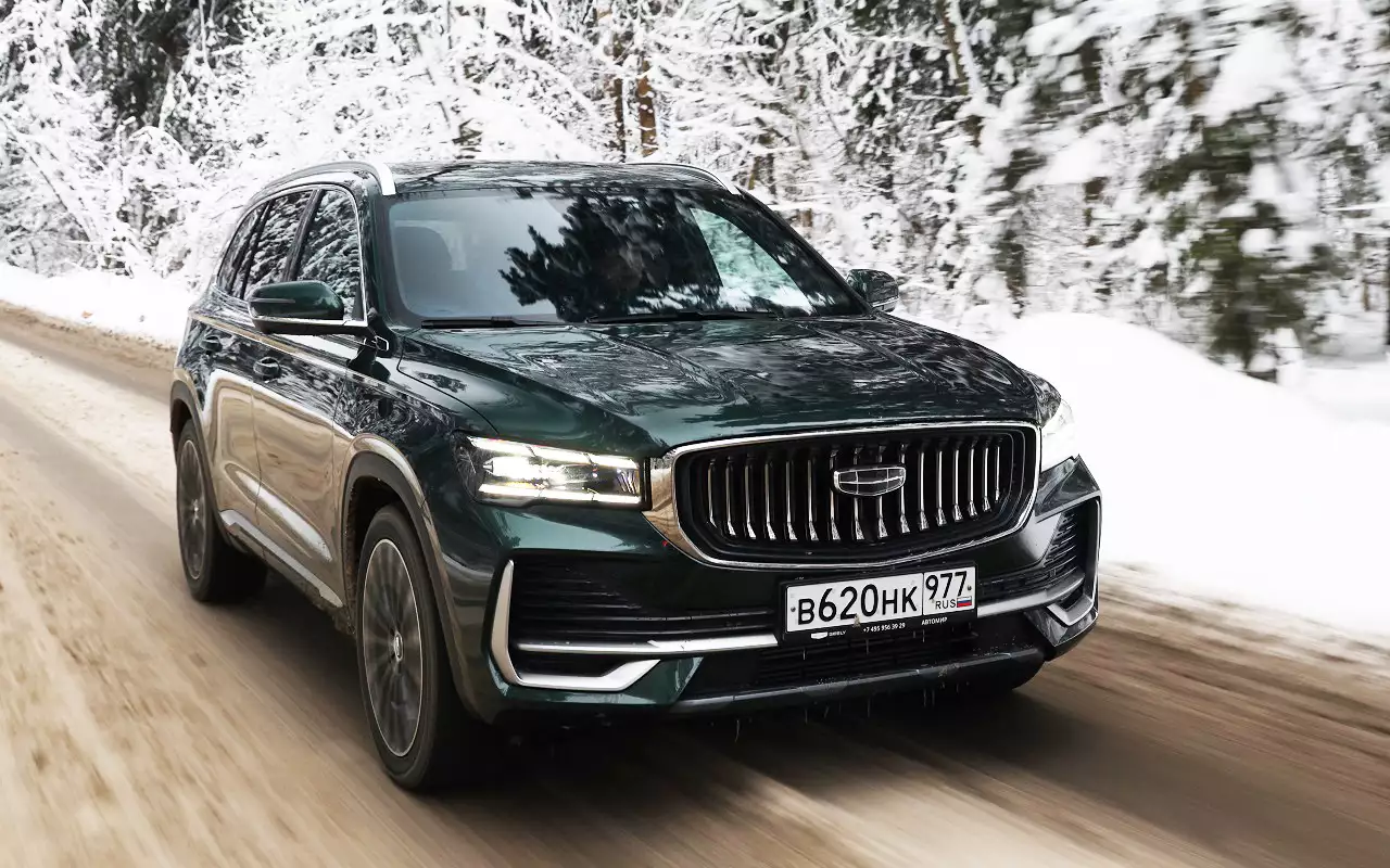 Снаружи модернизированный Monjaro никак не определить – экстерьер, за исключением измененного рисунка колесных дисков, новшества обошли.