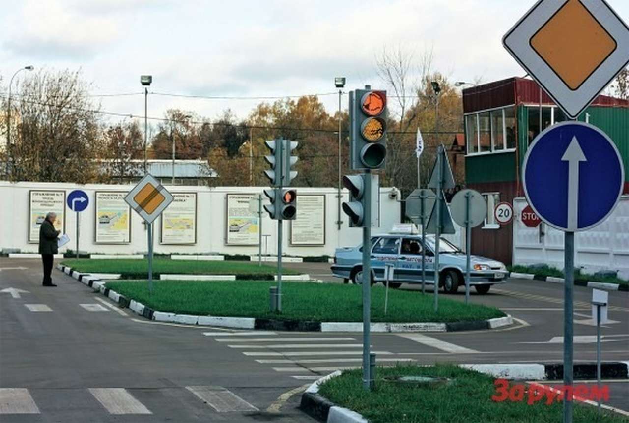 Матвиенко потребовала навести порядок в подготовке водителей