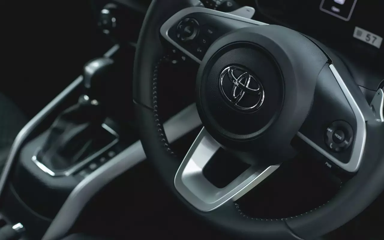 Toyota начала закупать китайские детали для своих машин ради экономии