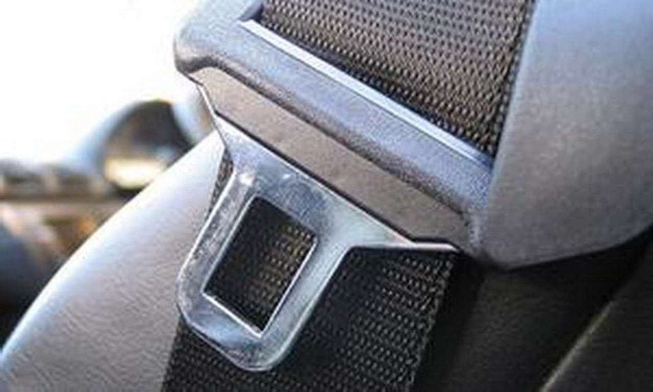 С 20 ноября пристегиваться за рулем придется всем