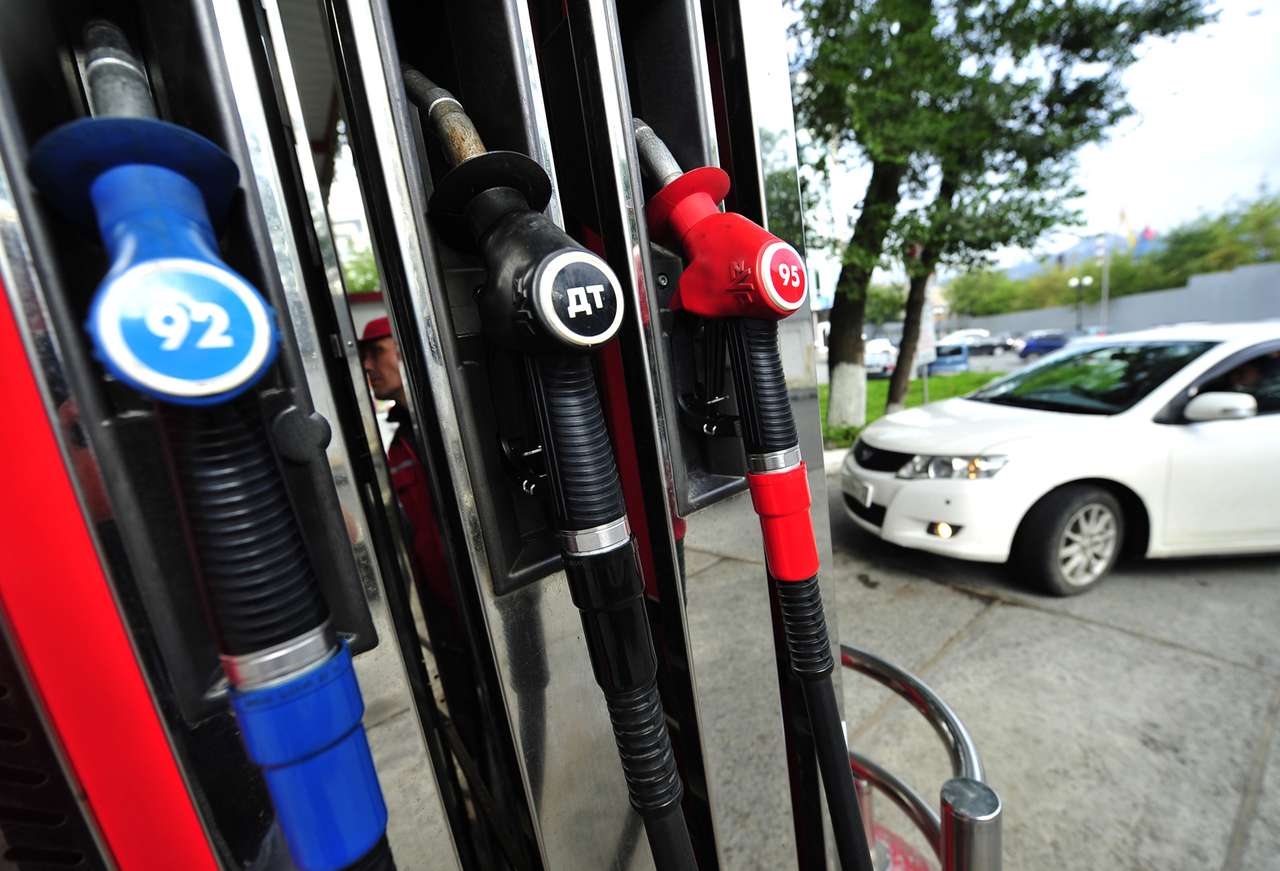 Тем, кто накручивает цены на топливо, обещают дать по рукам