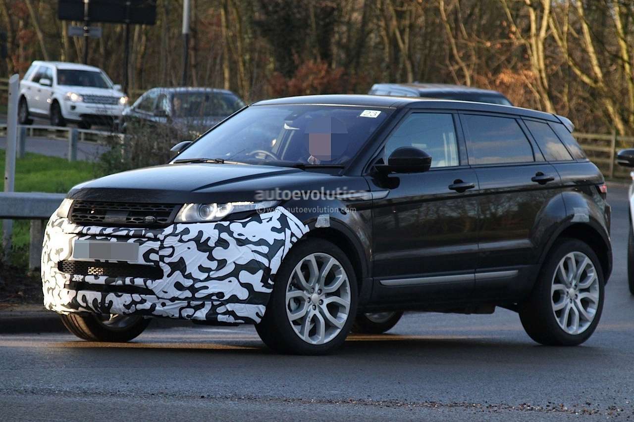 На дорогах показался обновленный Range Rover Evoque