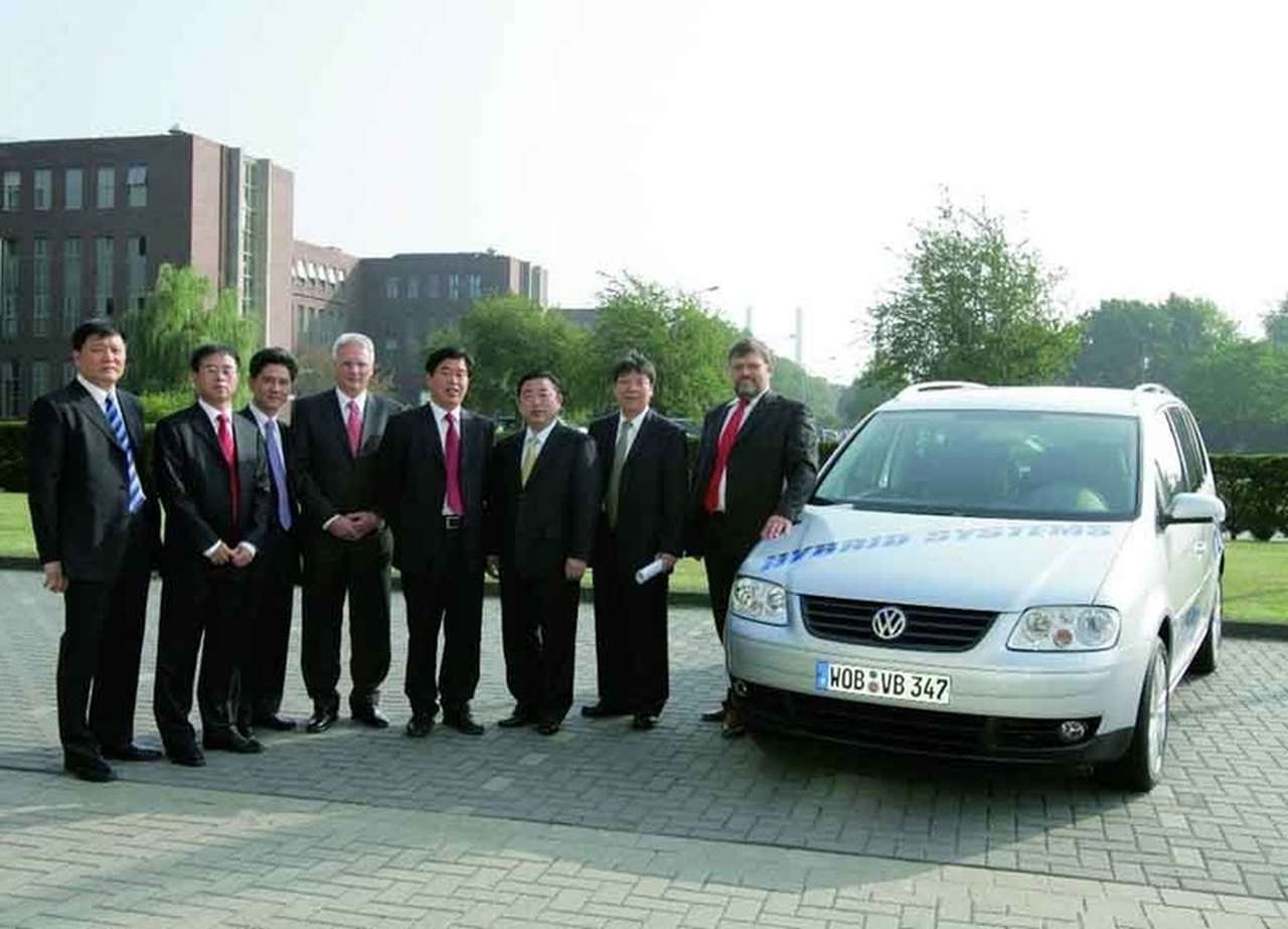 Гибрид на базе VW Touran сделают в Китае